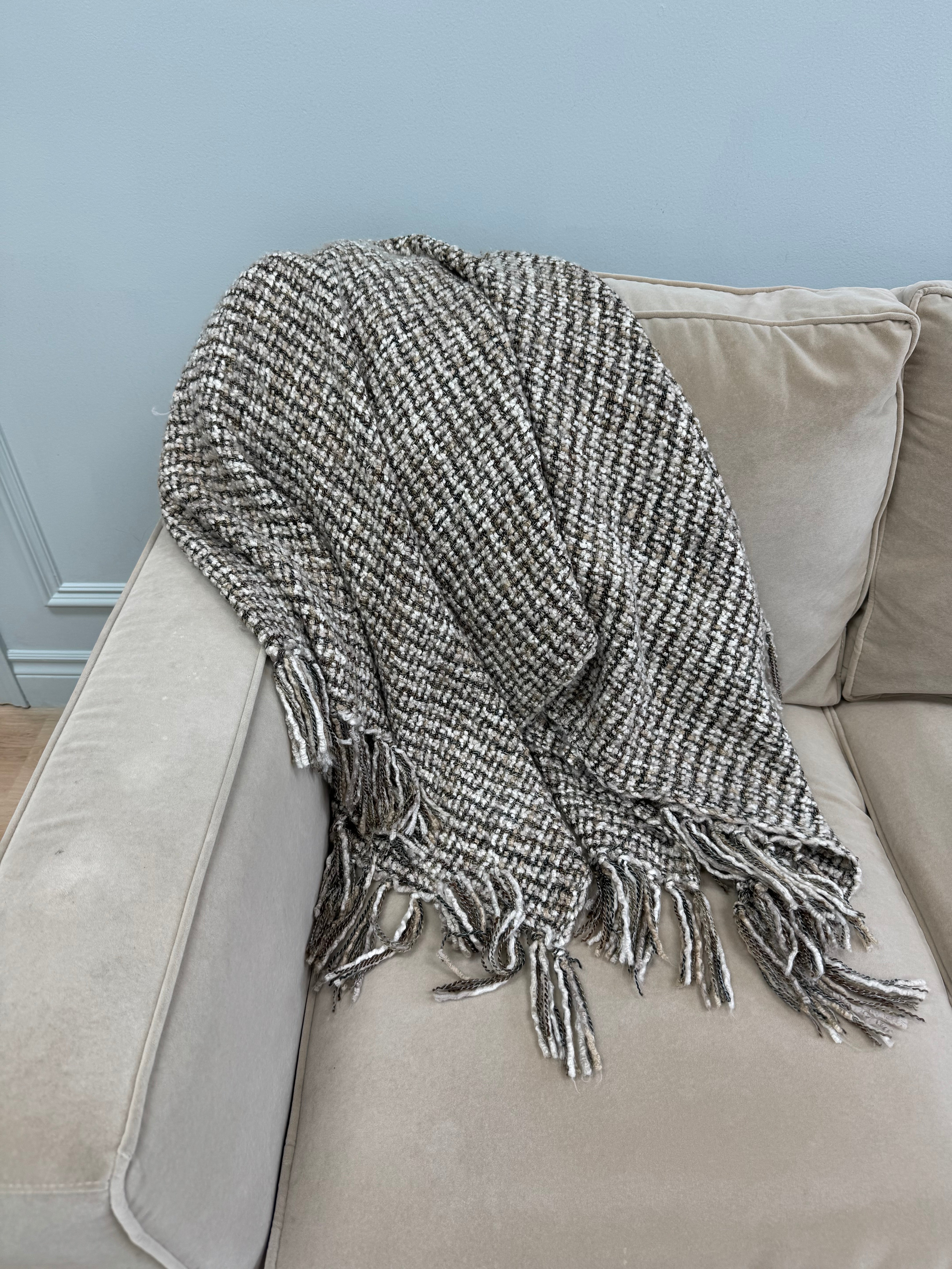 URBAN BARN 'Bettina' Mushroom & Ivory Throw