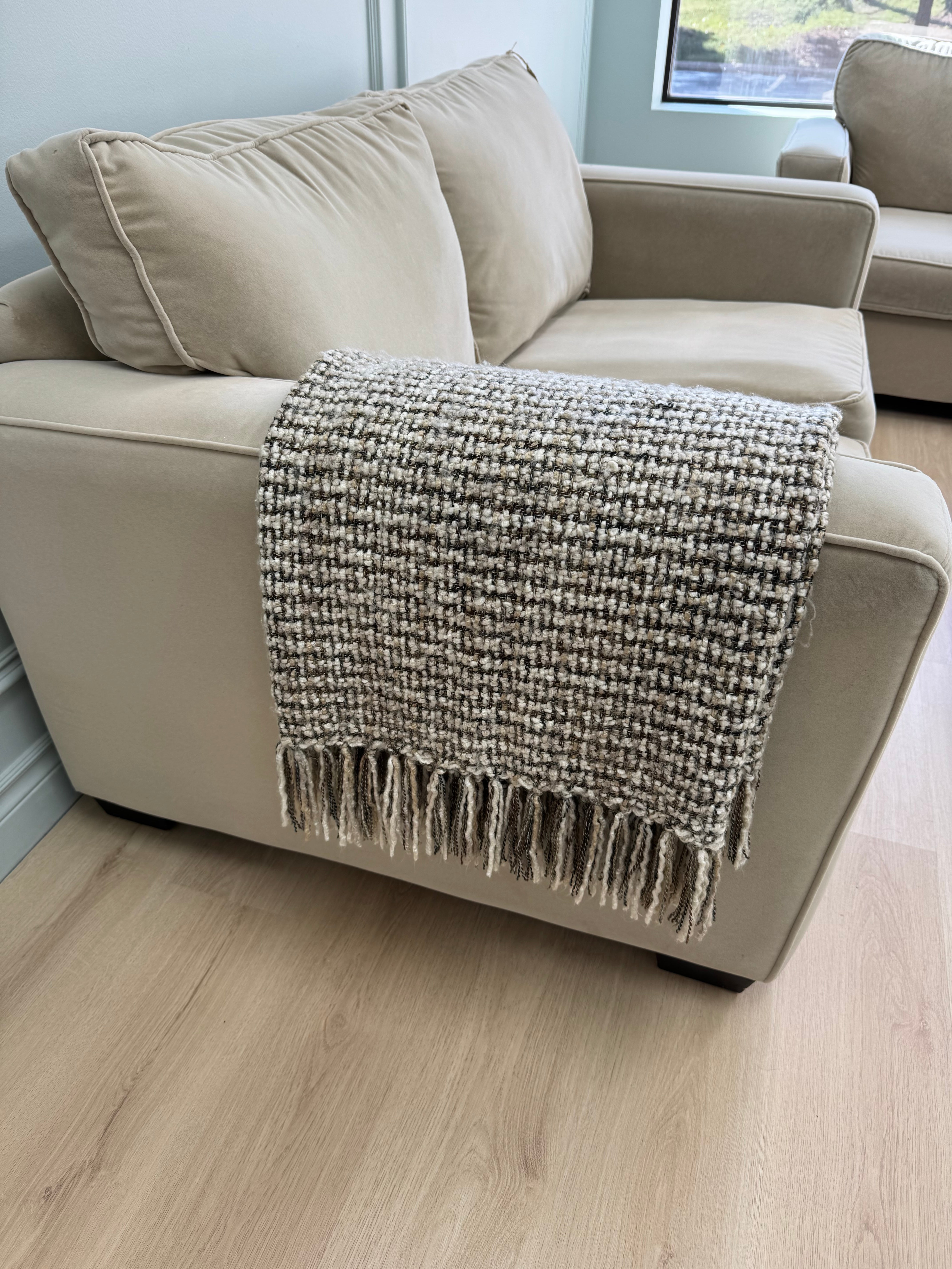 URBAN BARN 'Bettina' Mushroom & Ivory Throw