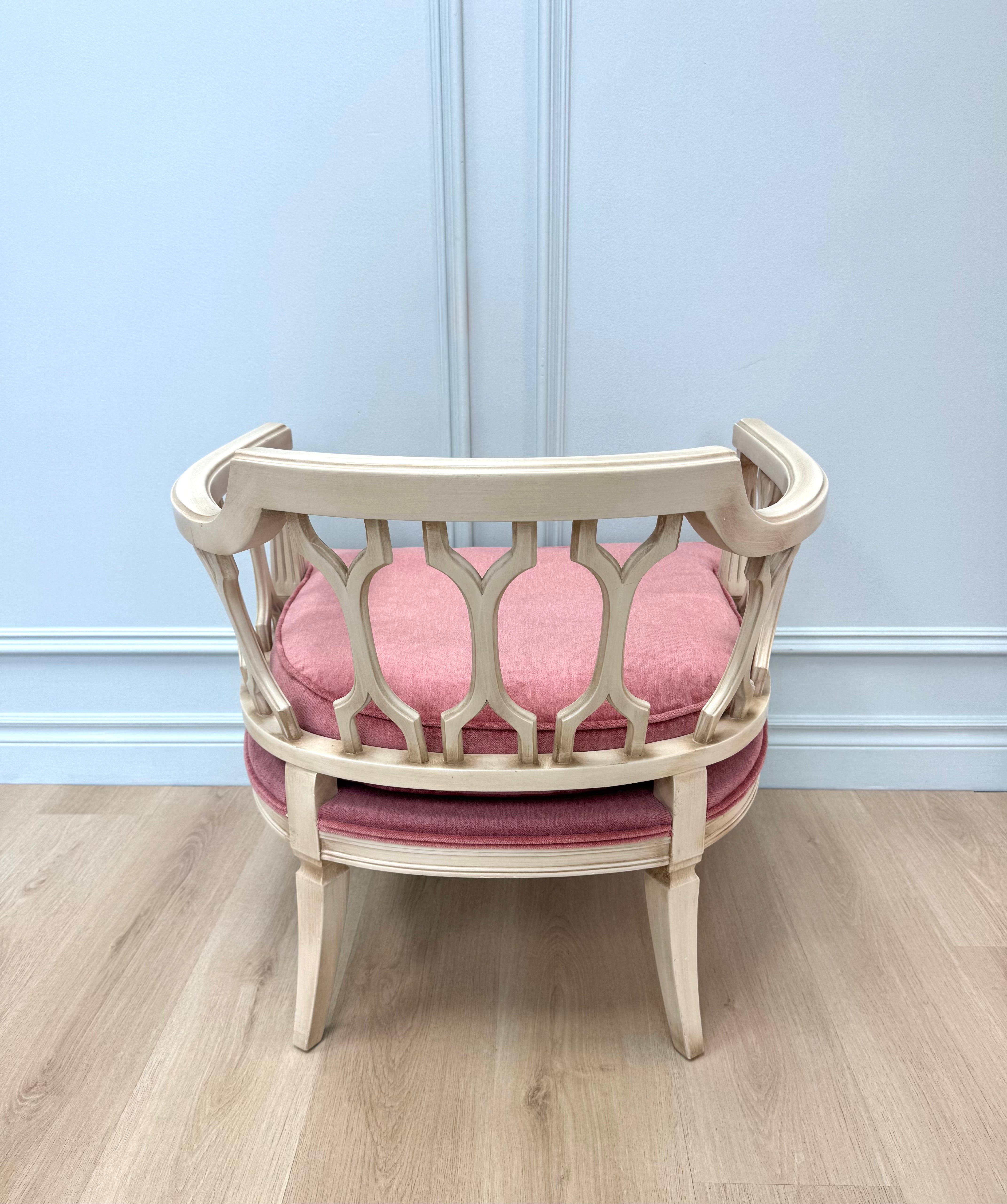 Vintage Louis XV-style Distressed Cream Chair