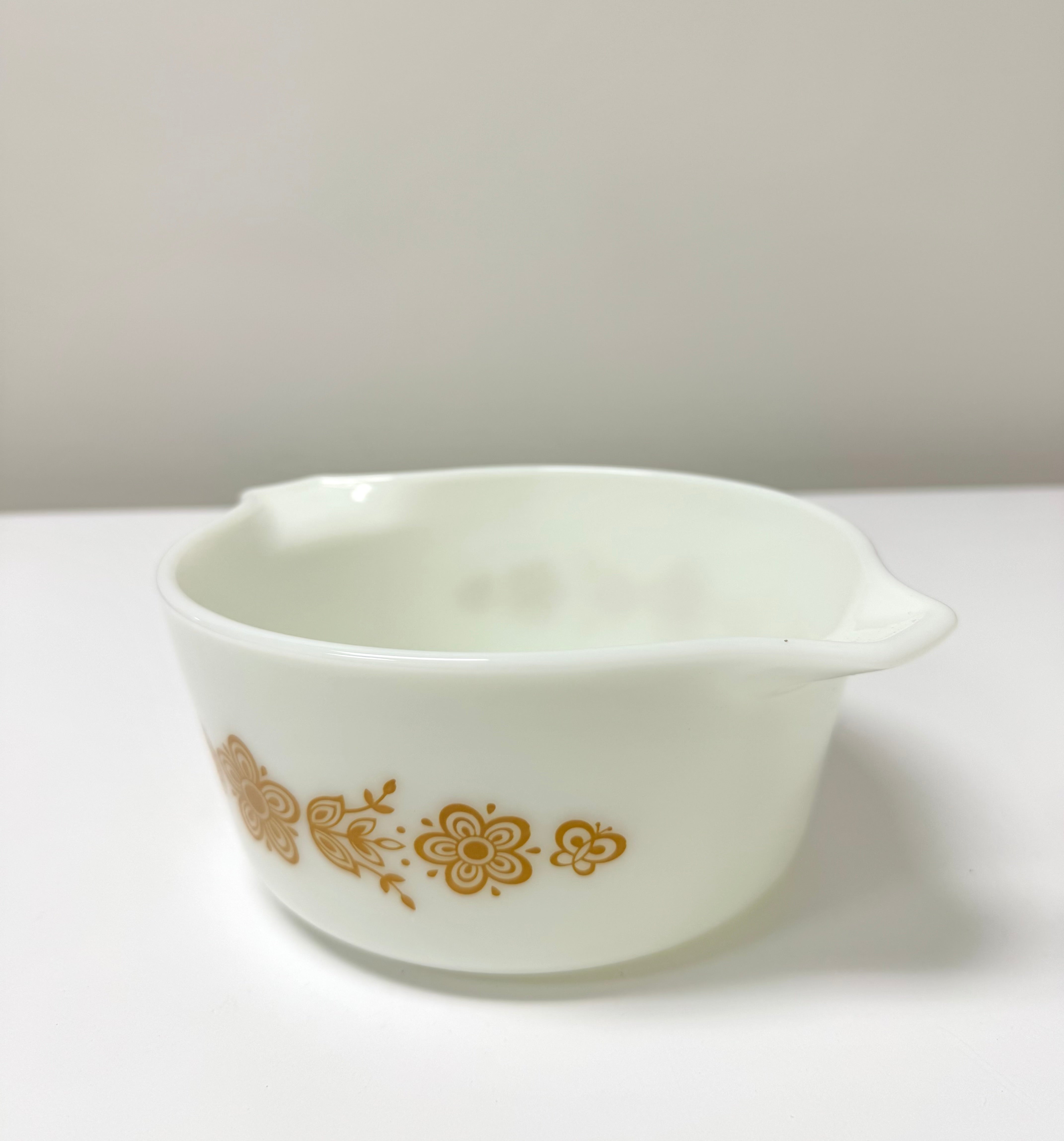 Vintage PYREX 'Butterfly Gold' 1-1/2QT. Casserole