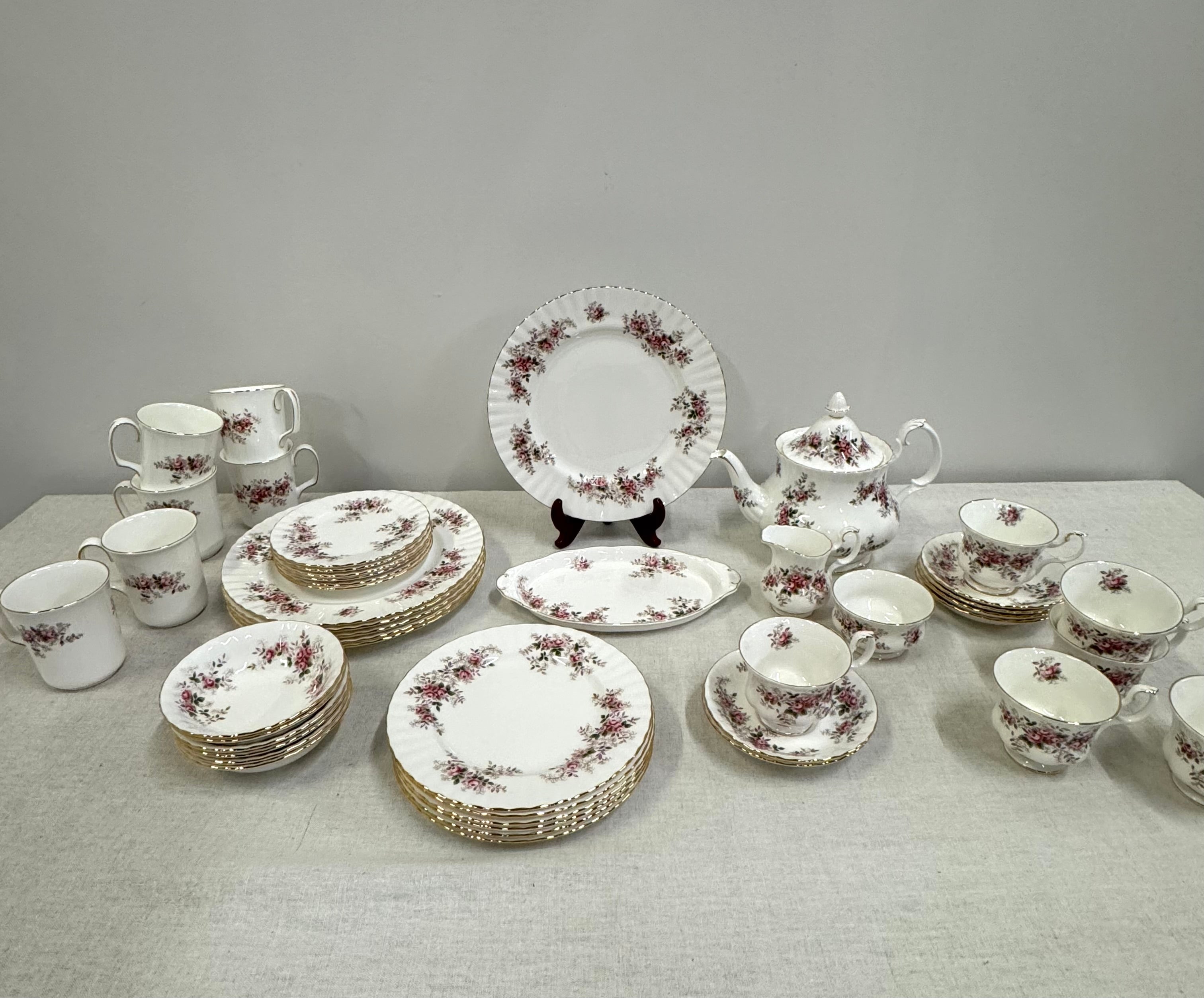 ROYAL ALBERT 'Lavender Rose' Dinnerware Set for 6
