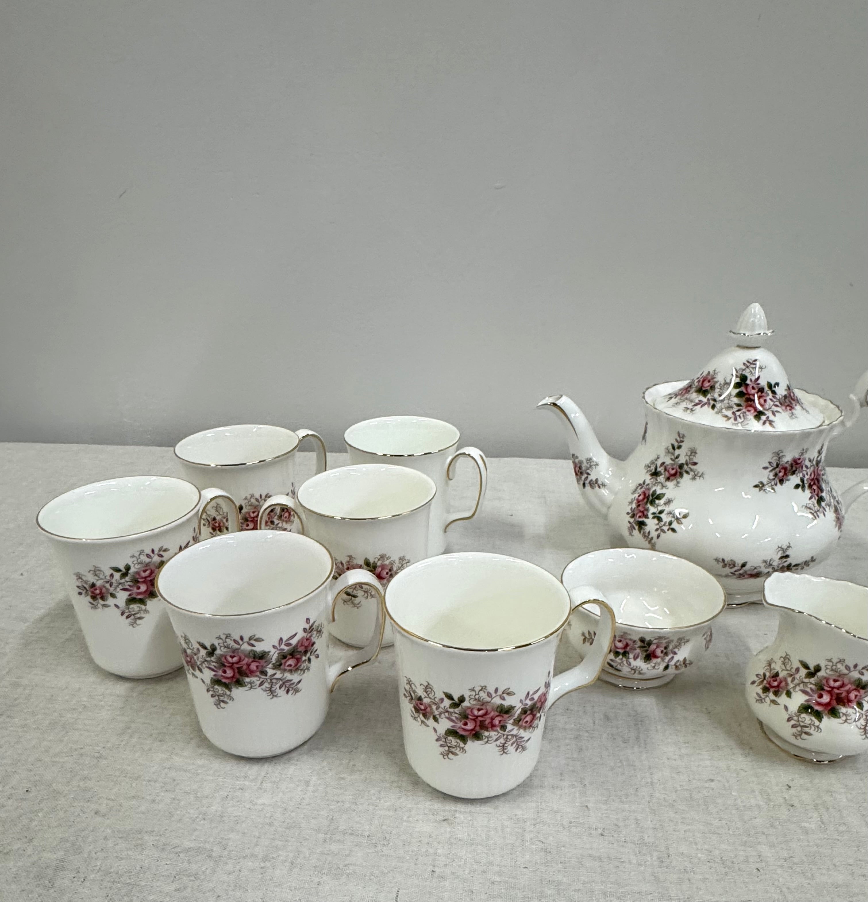 ROYAL ALBERT 'Lavender Rose' Dinnerware Set for 6