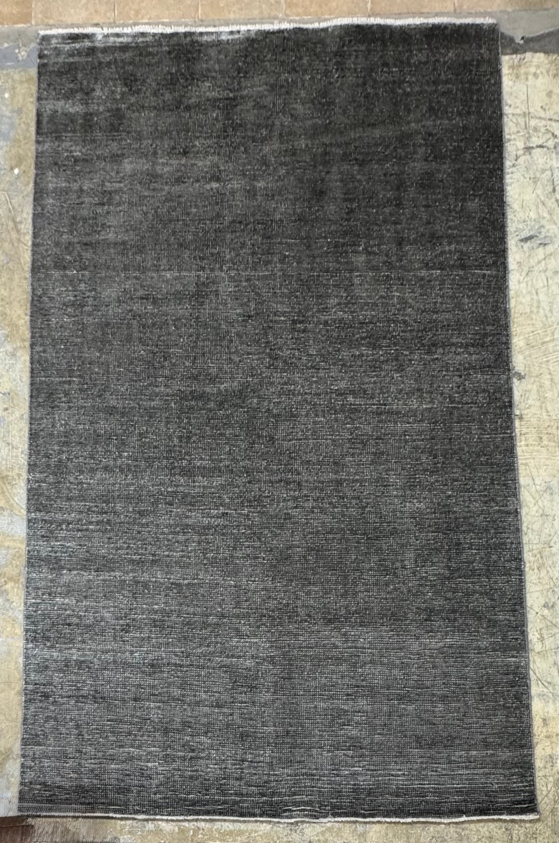 NEW! ELTE 'Midori' Graphite 6' x 9' Banana Silk Rug