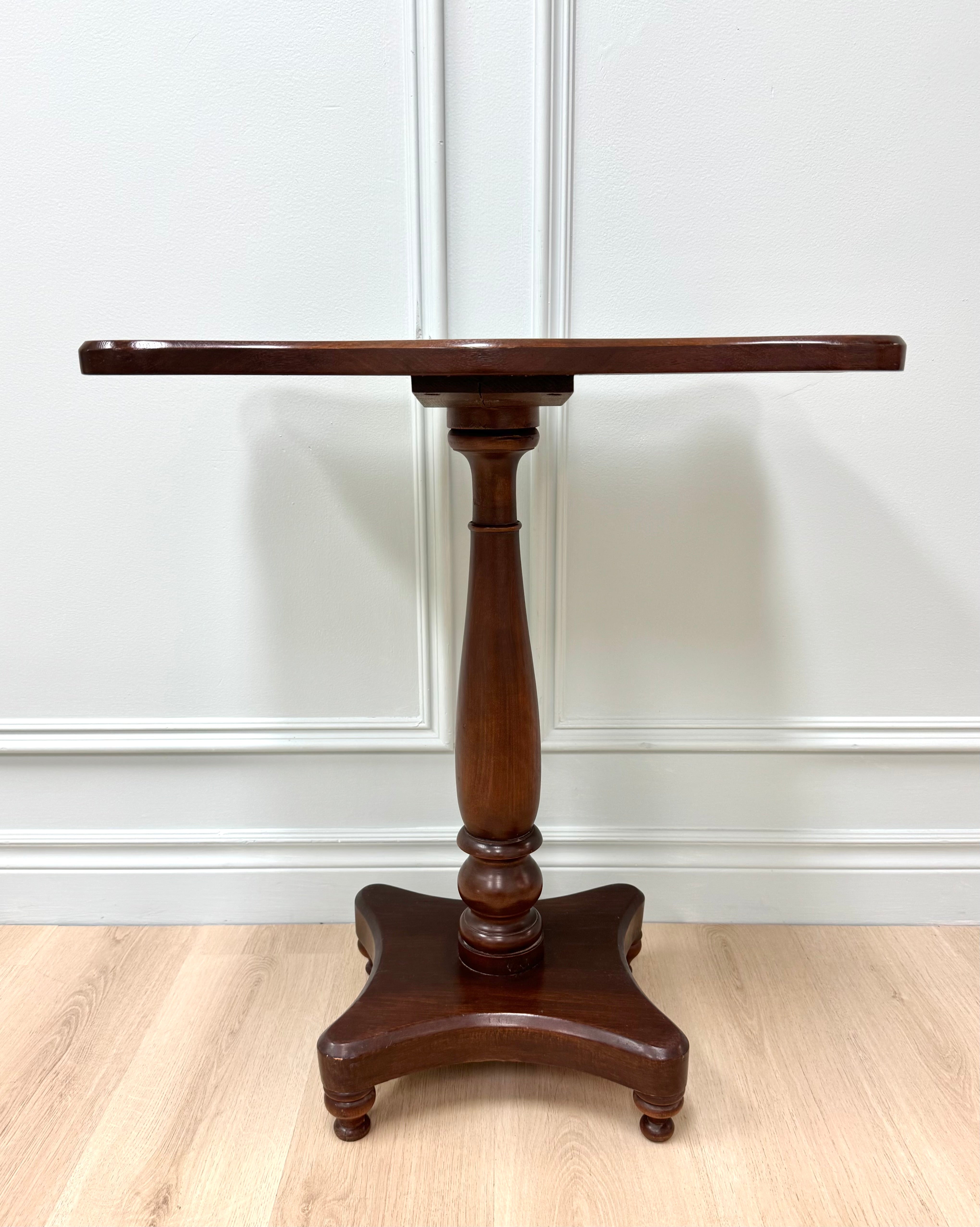 Scalloped Pedestal Side Table
