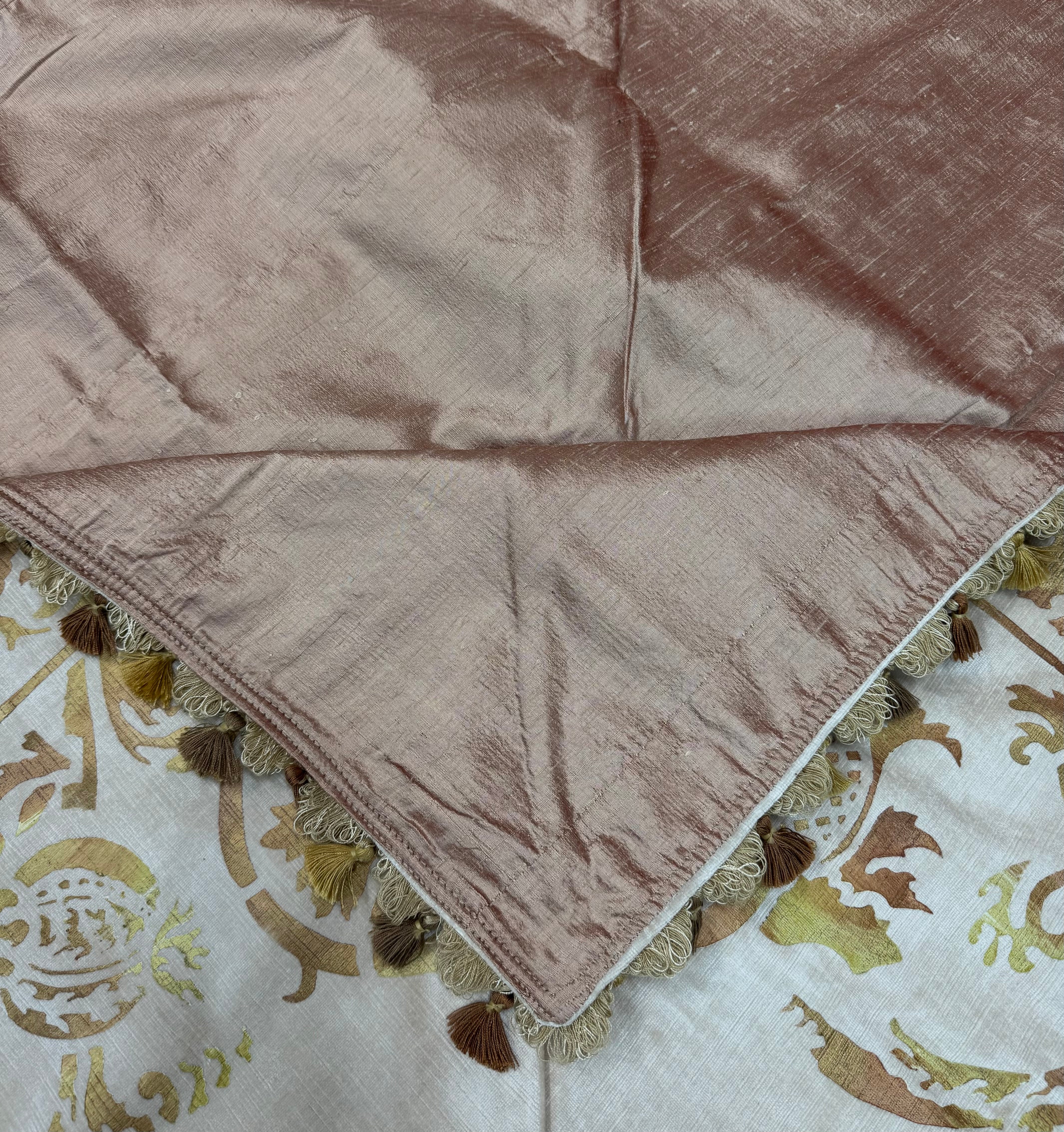 Ivory & Gold Damask Velvet 53" Throw