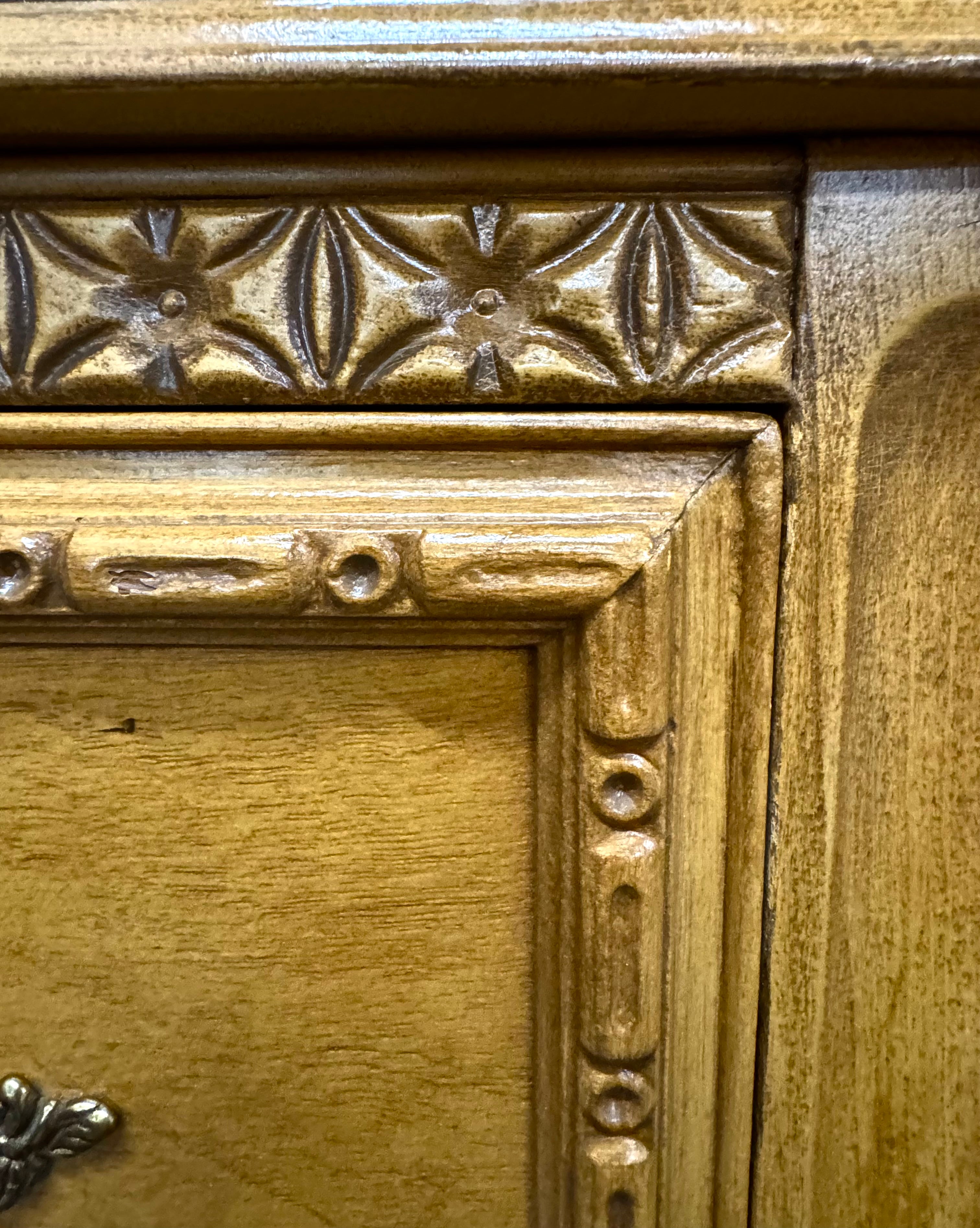 European Country Sideboard with Hutch