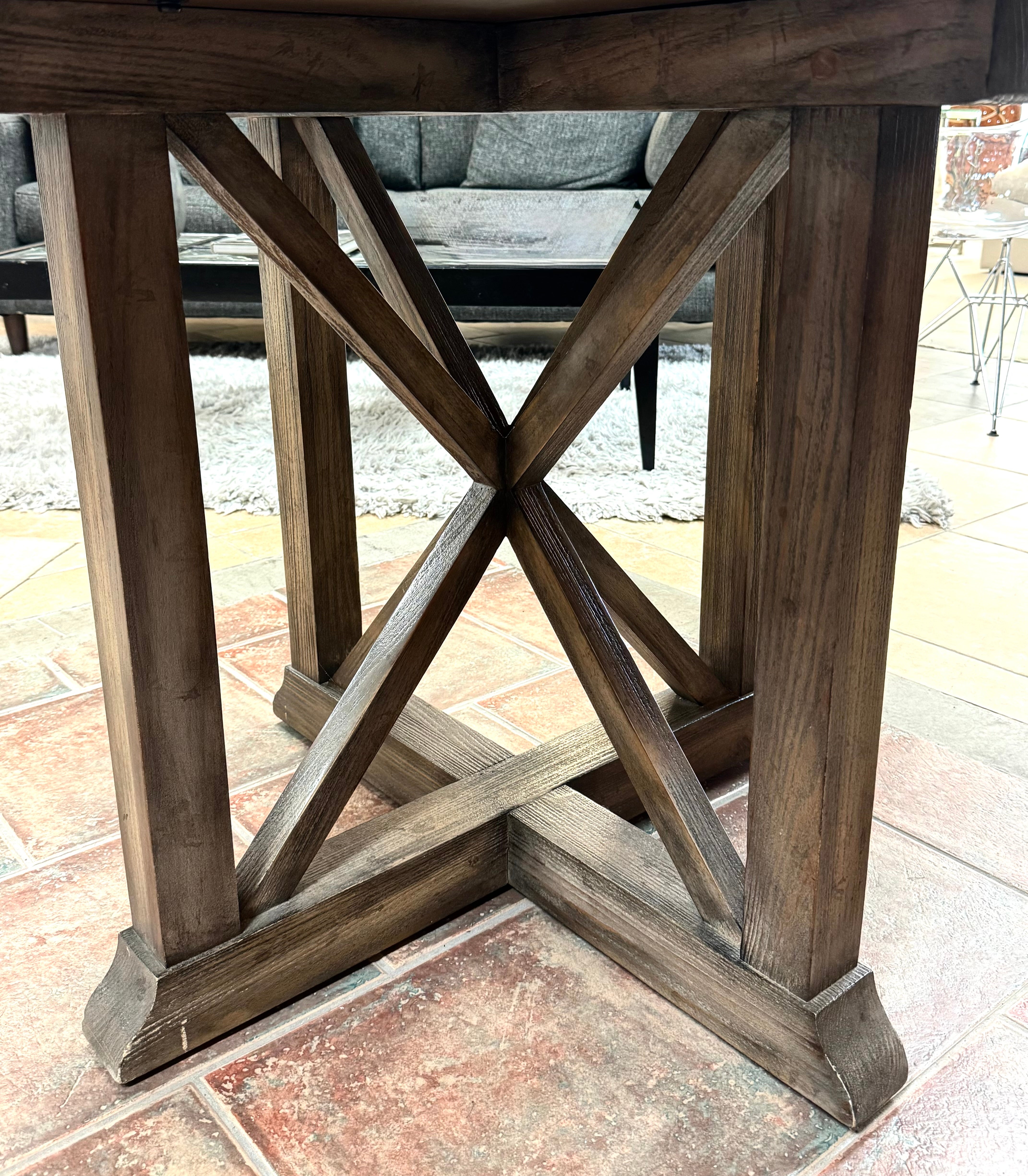 *FINAL MARKDOWN* HOOKER 'Bentley' 48" Dining Table
