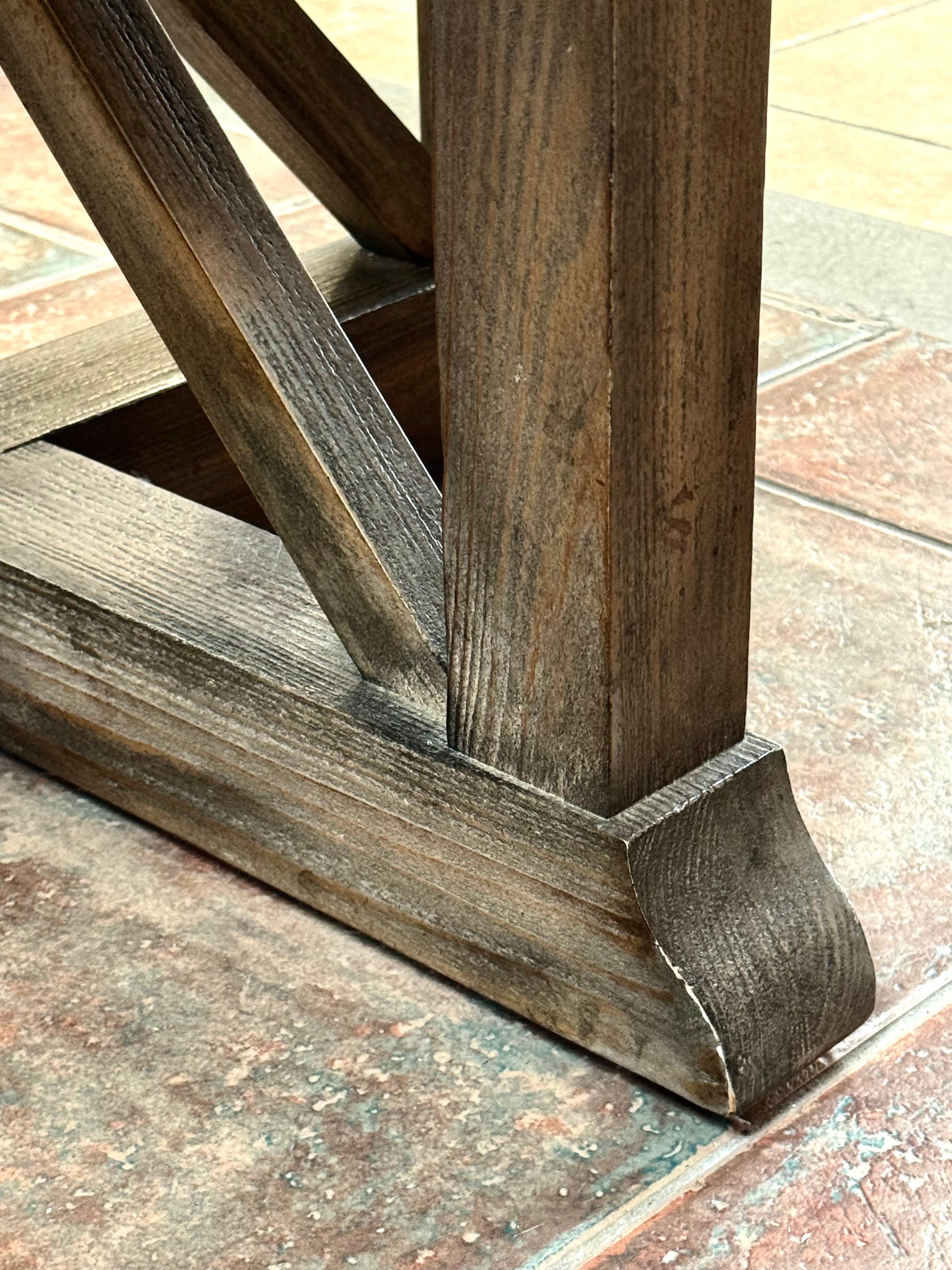 *FINAL MARKDOWN* HOOKER 'Bentley' 48" Dining Table