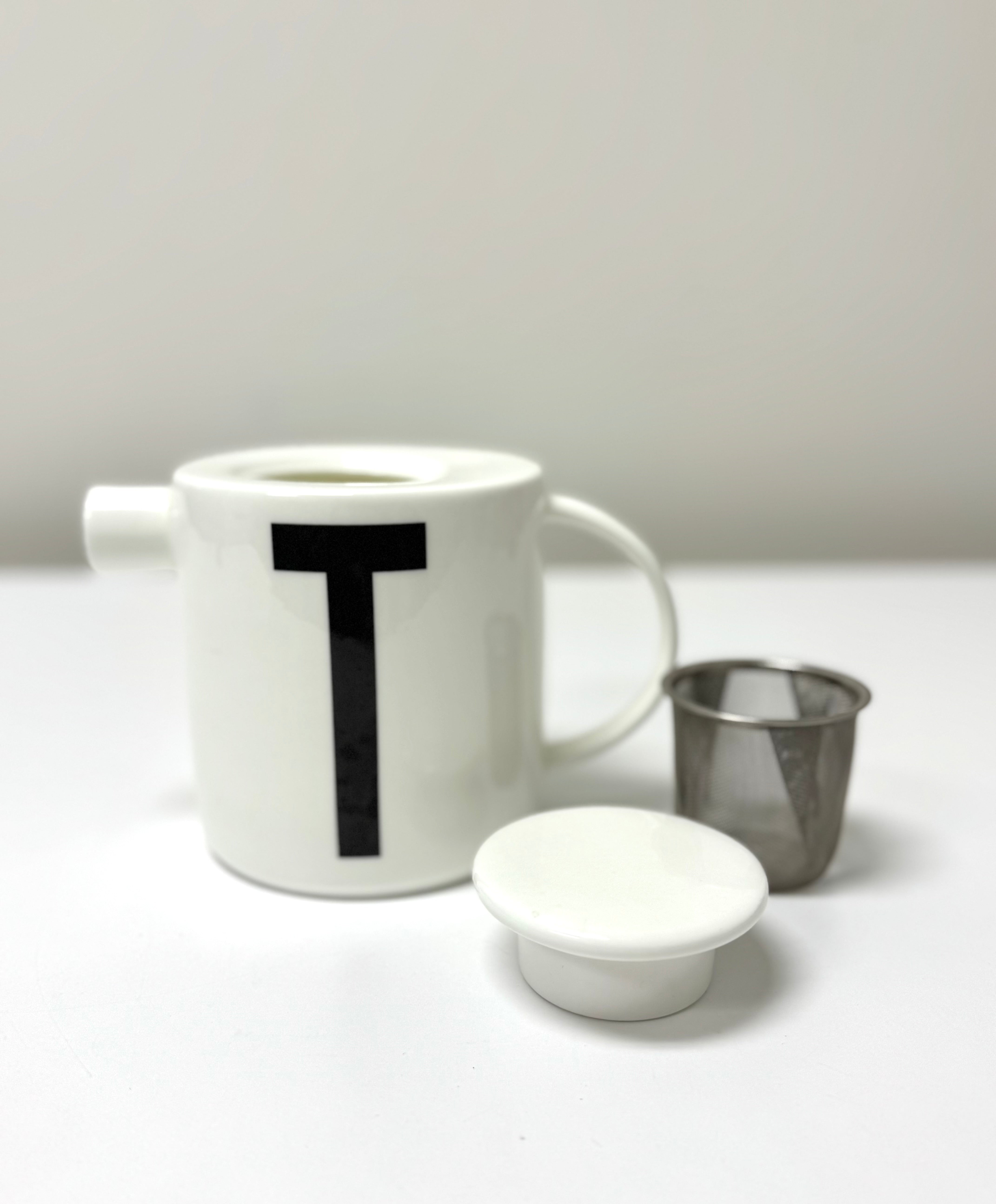 DESIGN LETTERS Arne Jacobsen Teapot