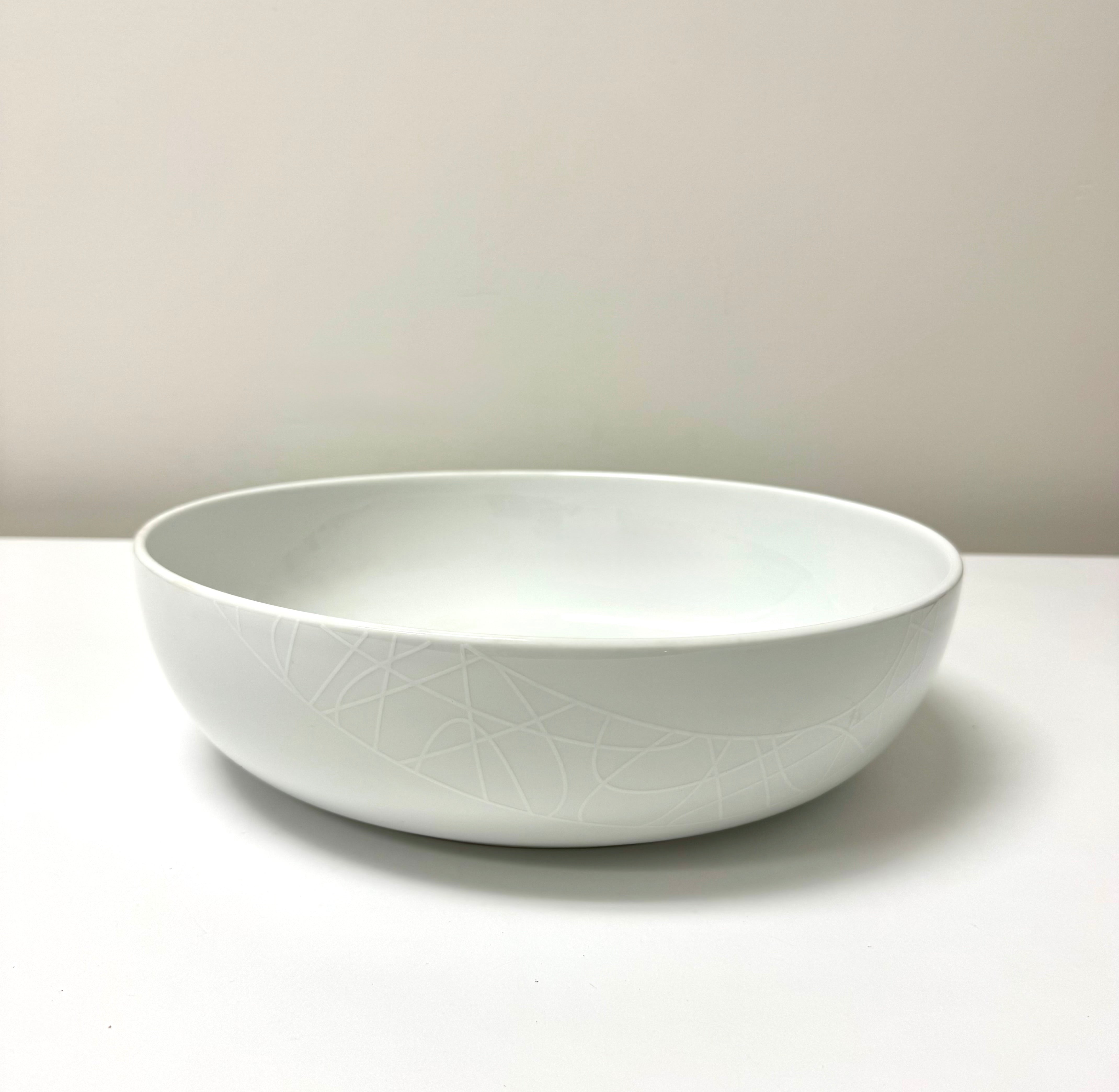 JAMIE OLIVER 13-1/2" White Embossed Serving Bowl