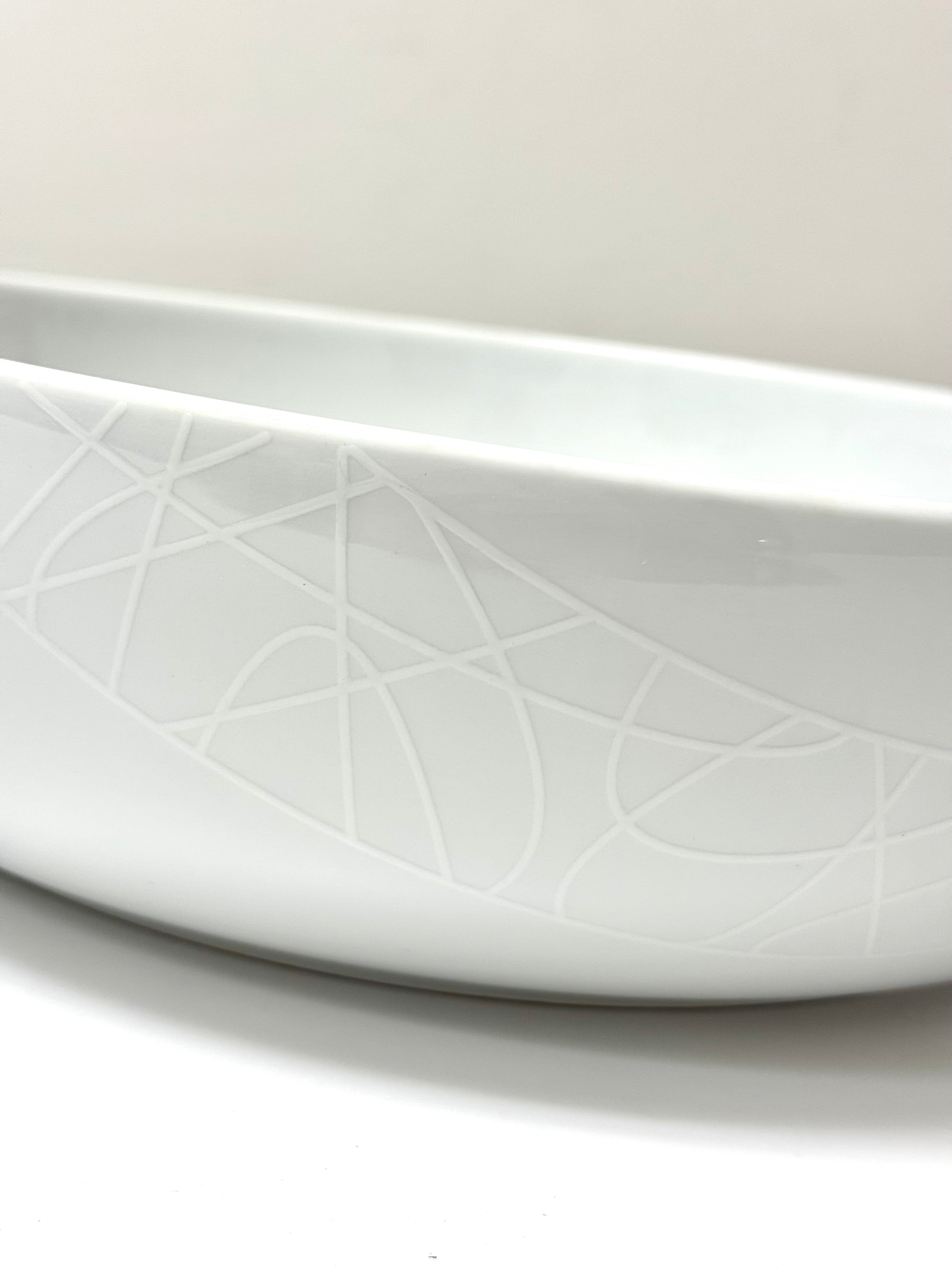 JAMIE OLIVER 13-1/2" White Embossed Serving Bowl