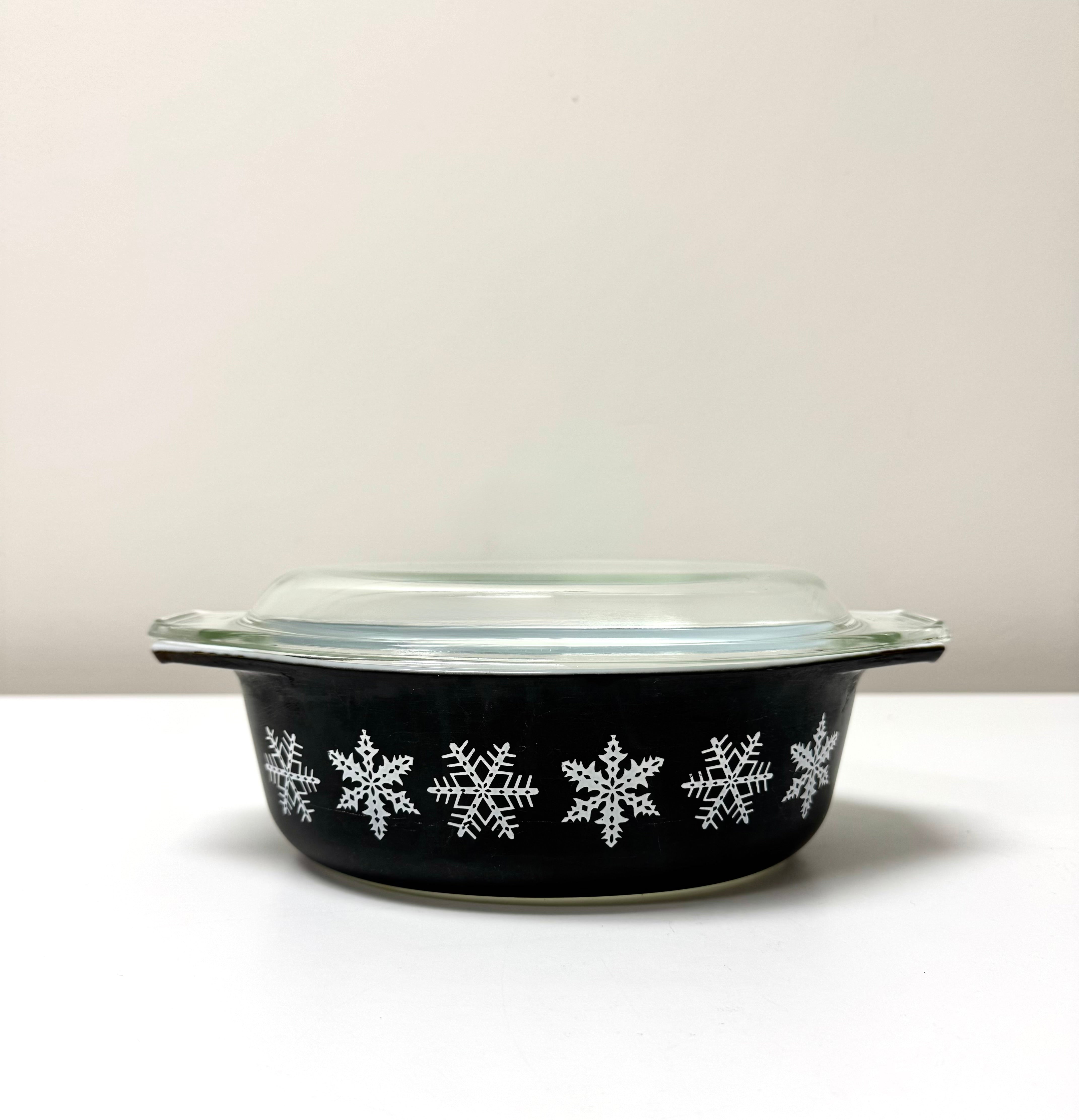 Rare Vintage PYREX Charcoal Black 'Snowflake' 1-1/2QT. Casserole