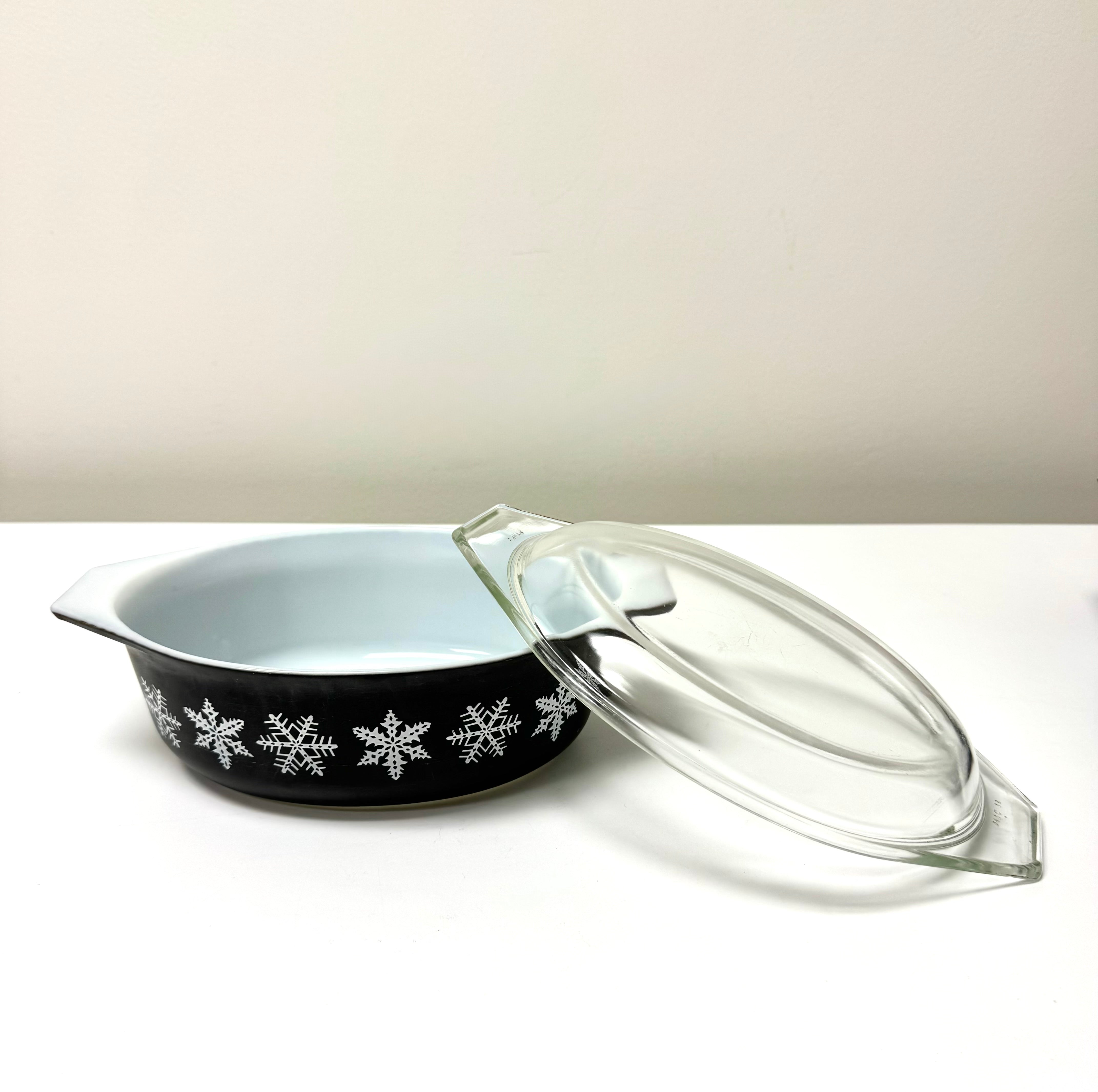 Rare Vintage PYREX Charcoal Black 'Snowflake' 1-1/2QT. Casserole