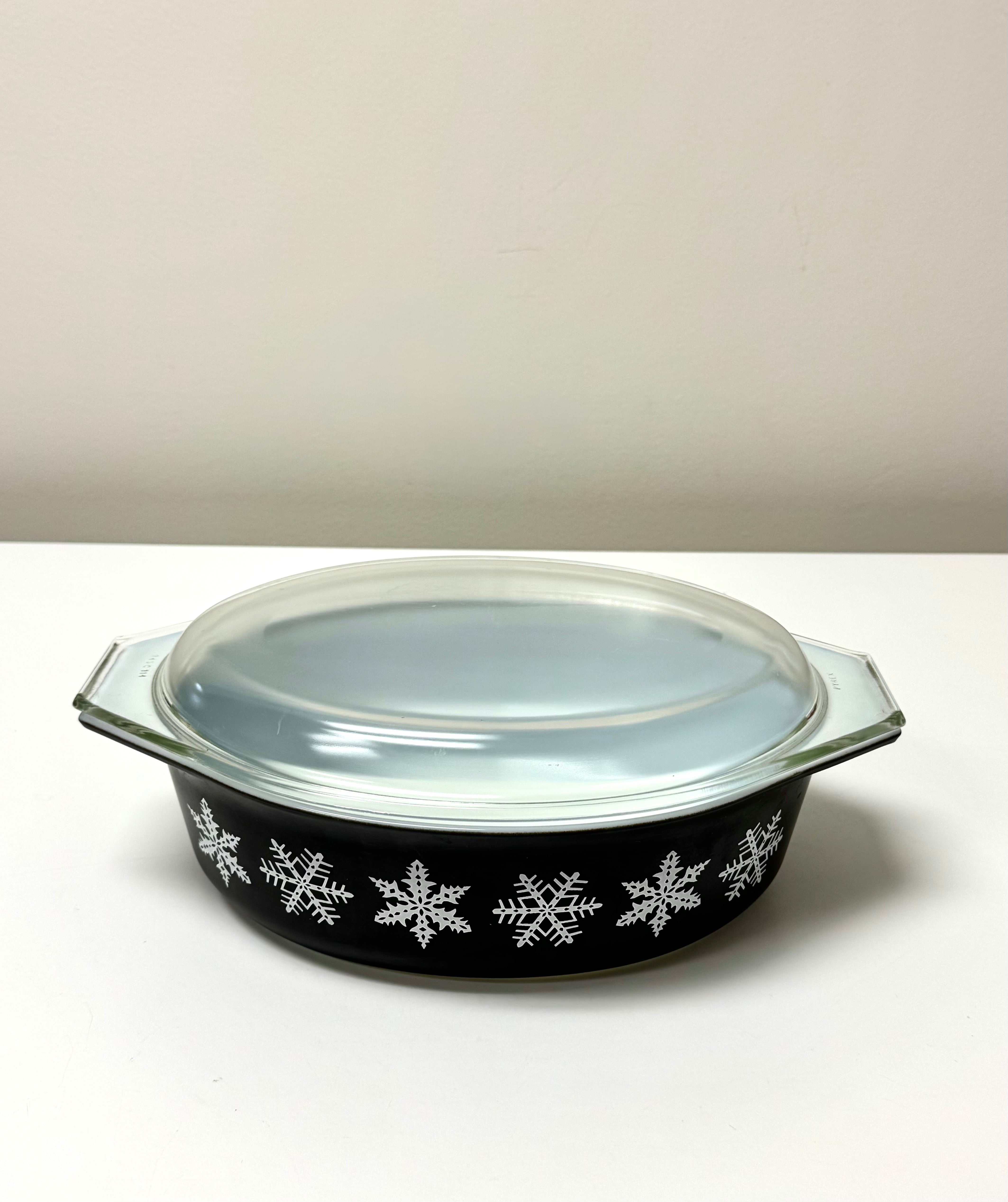 Rare Vintage PYREX Charcoal Black 'Snowflake' 2-1/2QT. Casserole