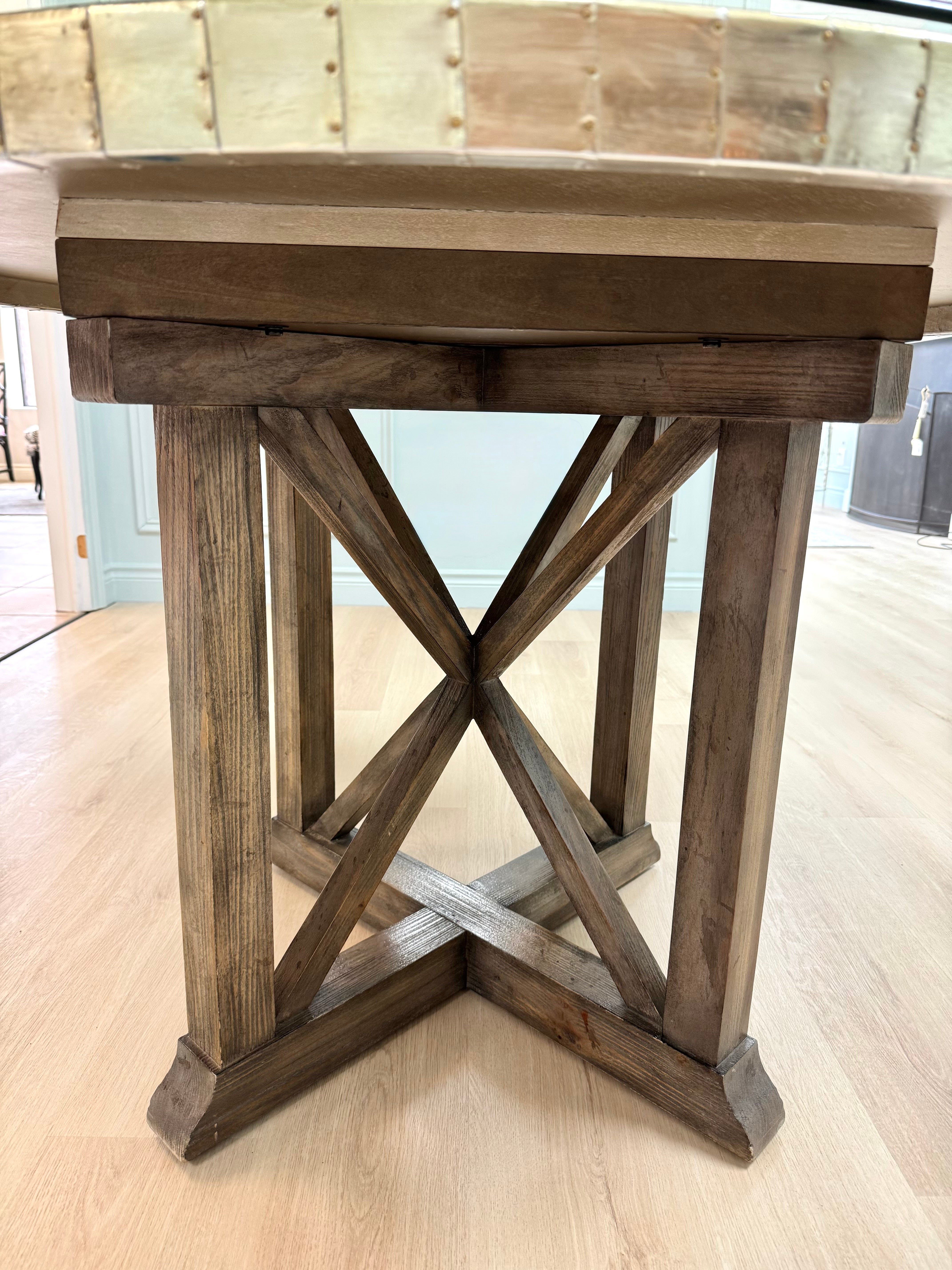 HOOKER 'Bentley' 48" Dining Table