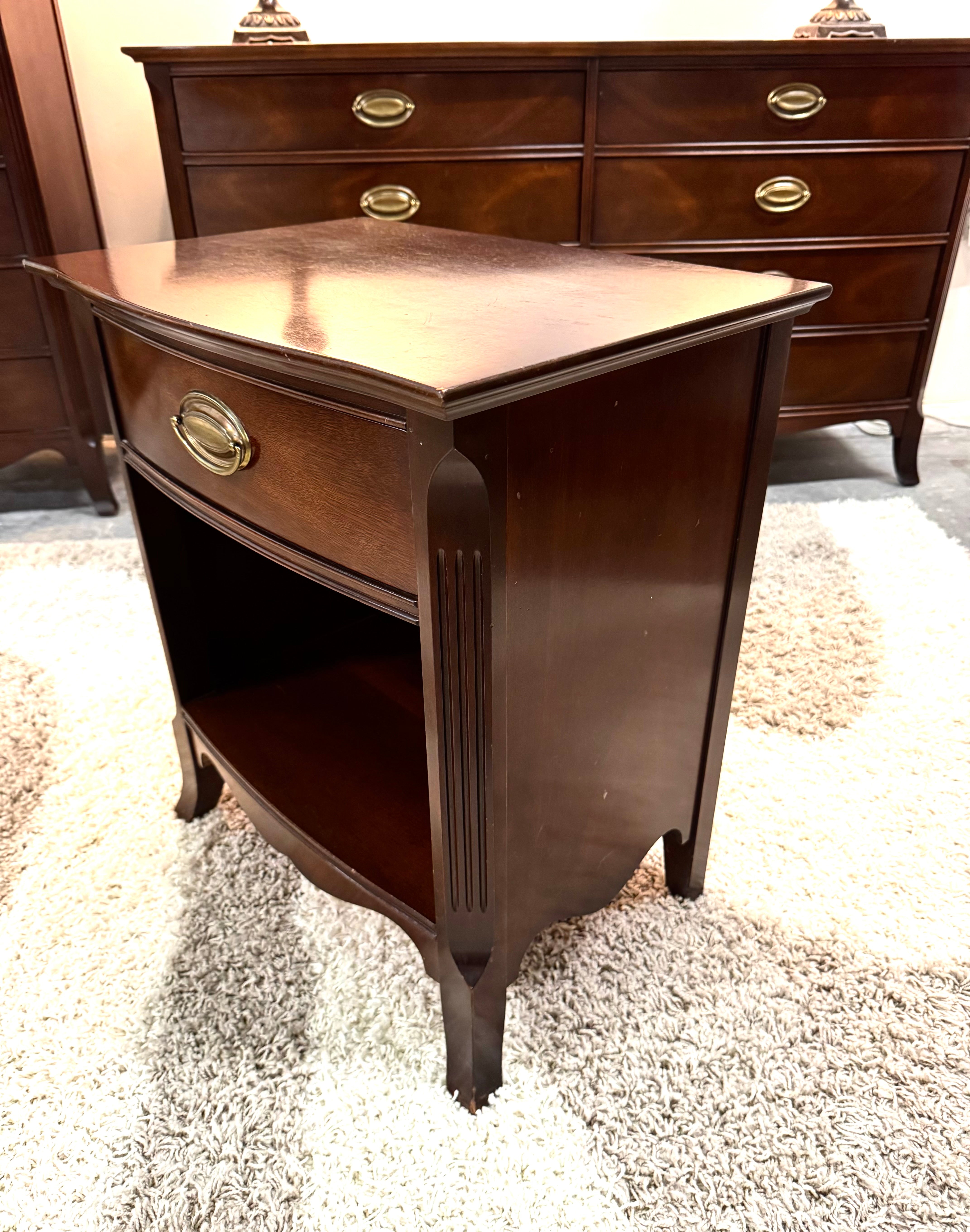 Federal Style Mahogany Night Stand