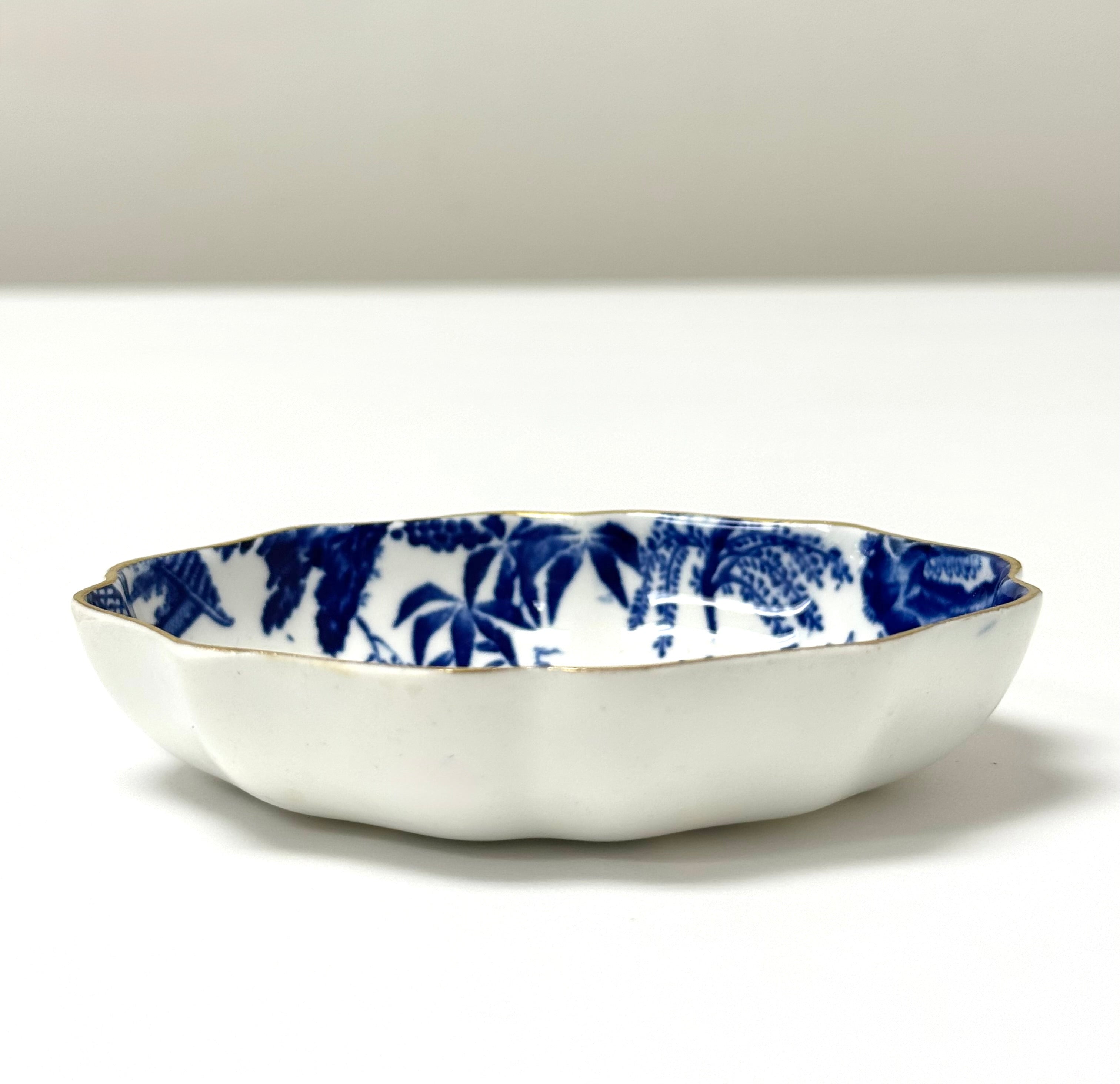 ROYAL CROWN DERBY 'Mikado' Small Oval Dish