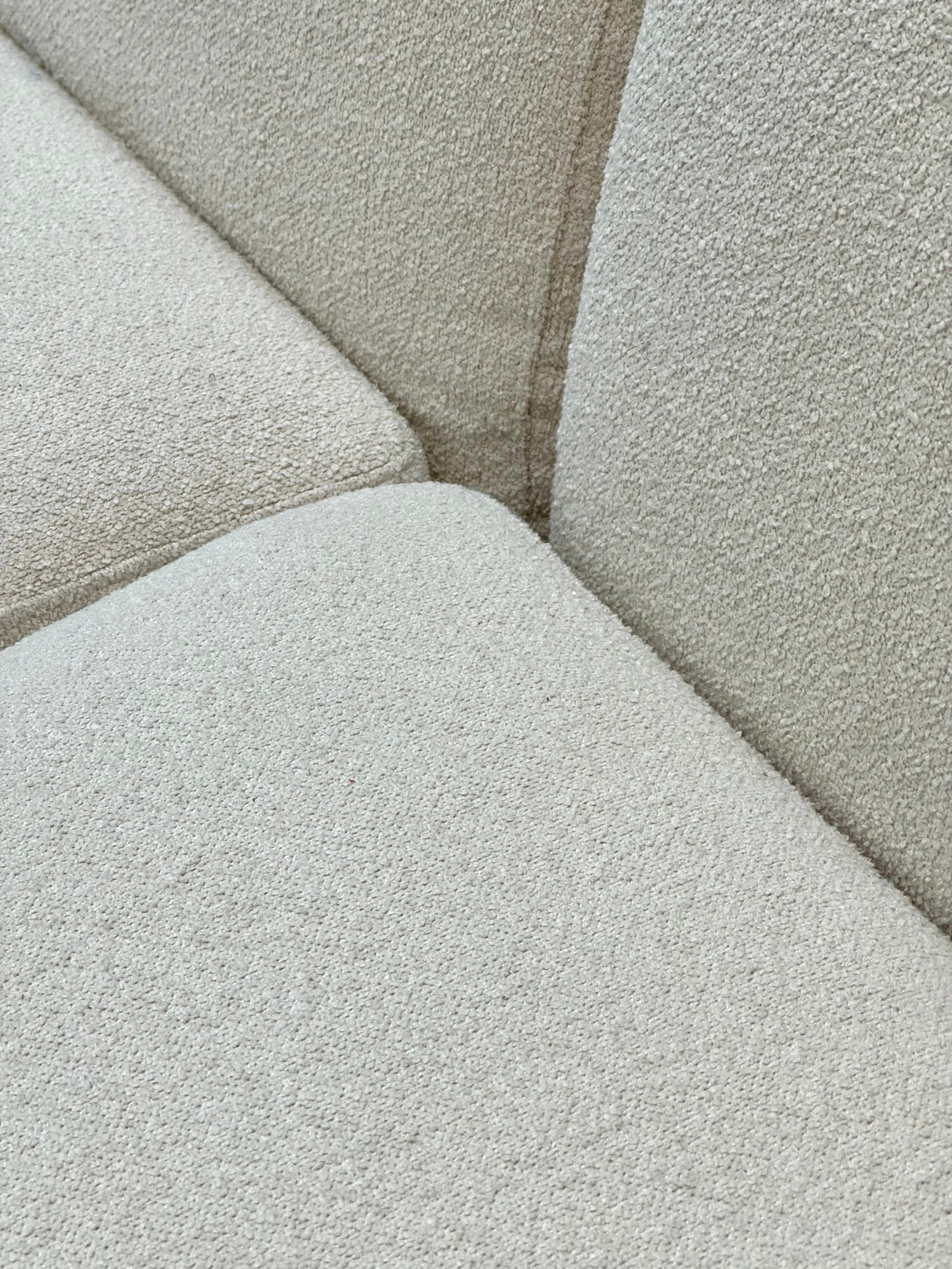 MOBILIA Cream Boucle Chaise