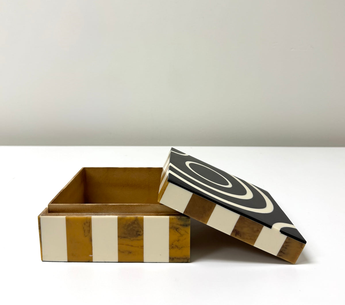 Black & White Circle Lidded Box
