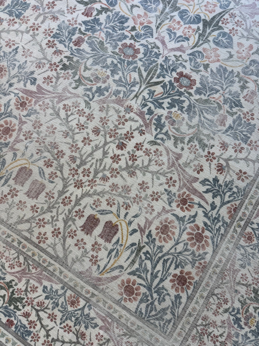 RUGGABLE William Morris 'Blackthorn Ivory' 8' x 10' Washable Rug