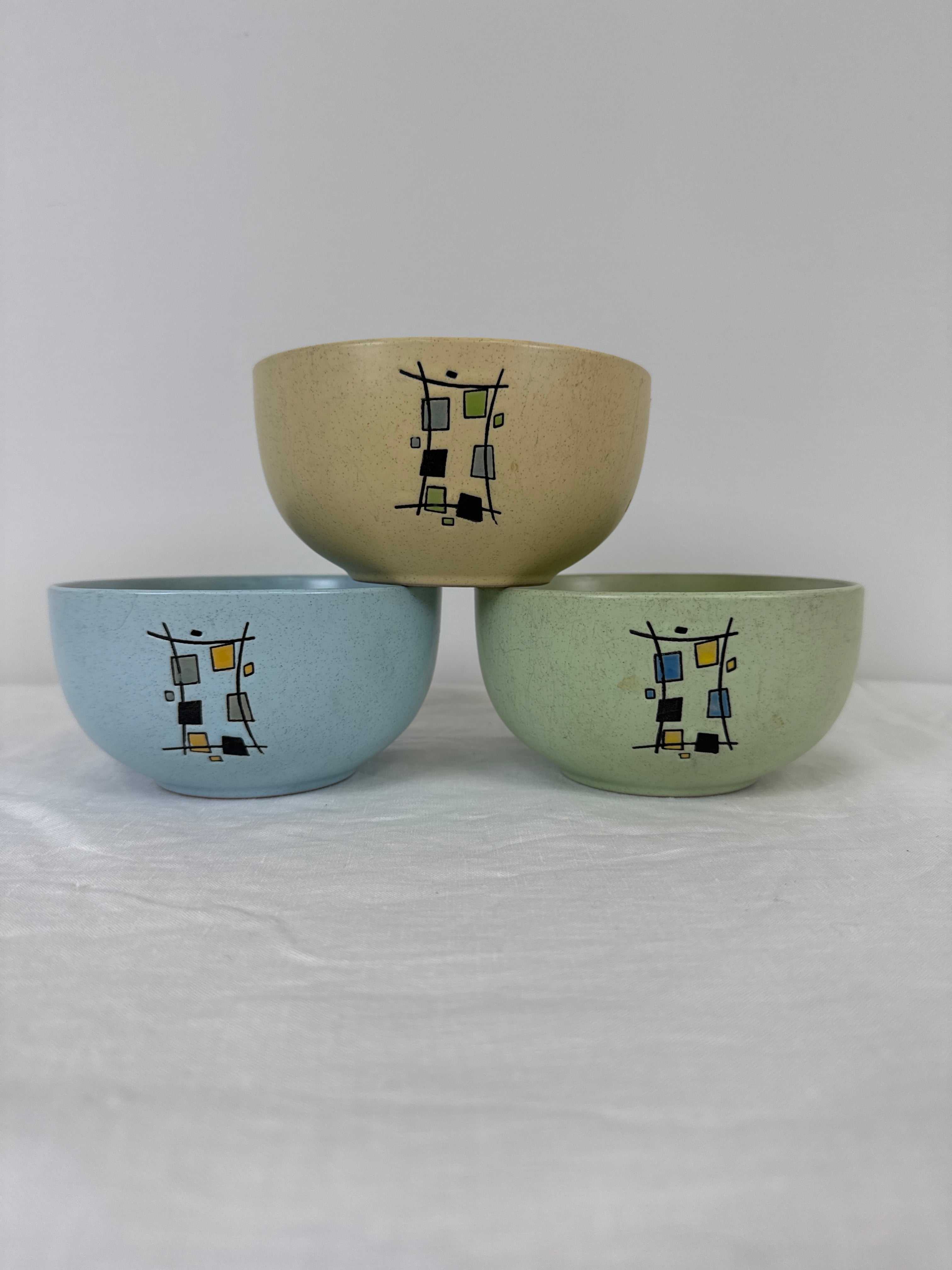 Vintage GRYPHONWARE Bowls Set of 3